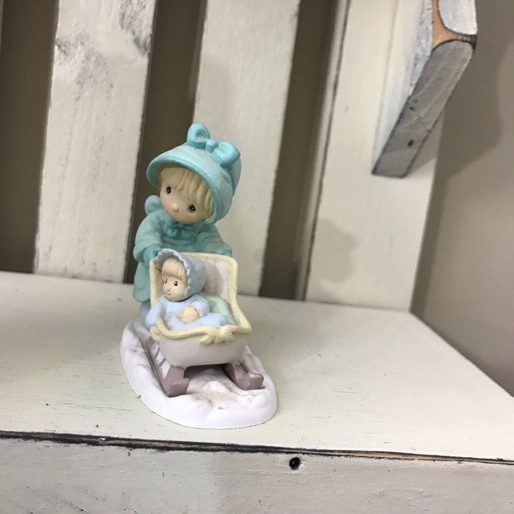 1989 Precious Moments Calendar Girls January Figurine Doll Miniature Figurine Re - Picture 11 of 12